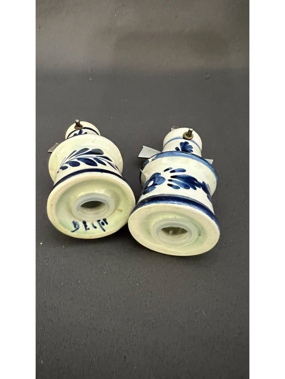 Delft Blue and White Windmill Salt & Pepper Shakers Dutch Hand-Painted - Picture 5 of 5